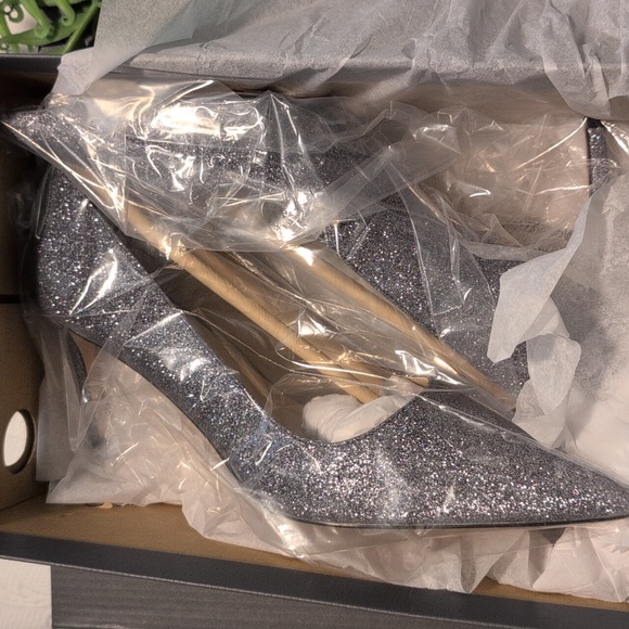 NWT Silver Sparkle Glitter Ann Taylor Pump - Picture 4 of 9